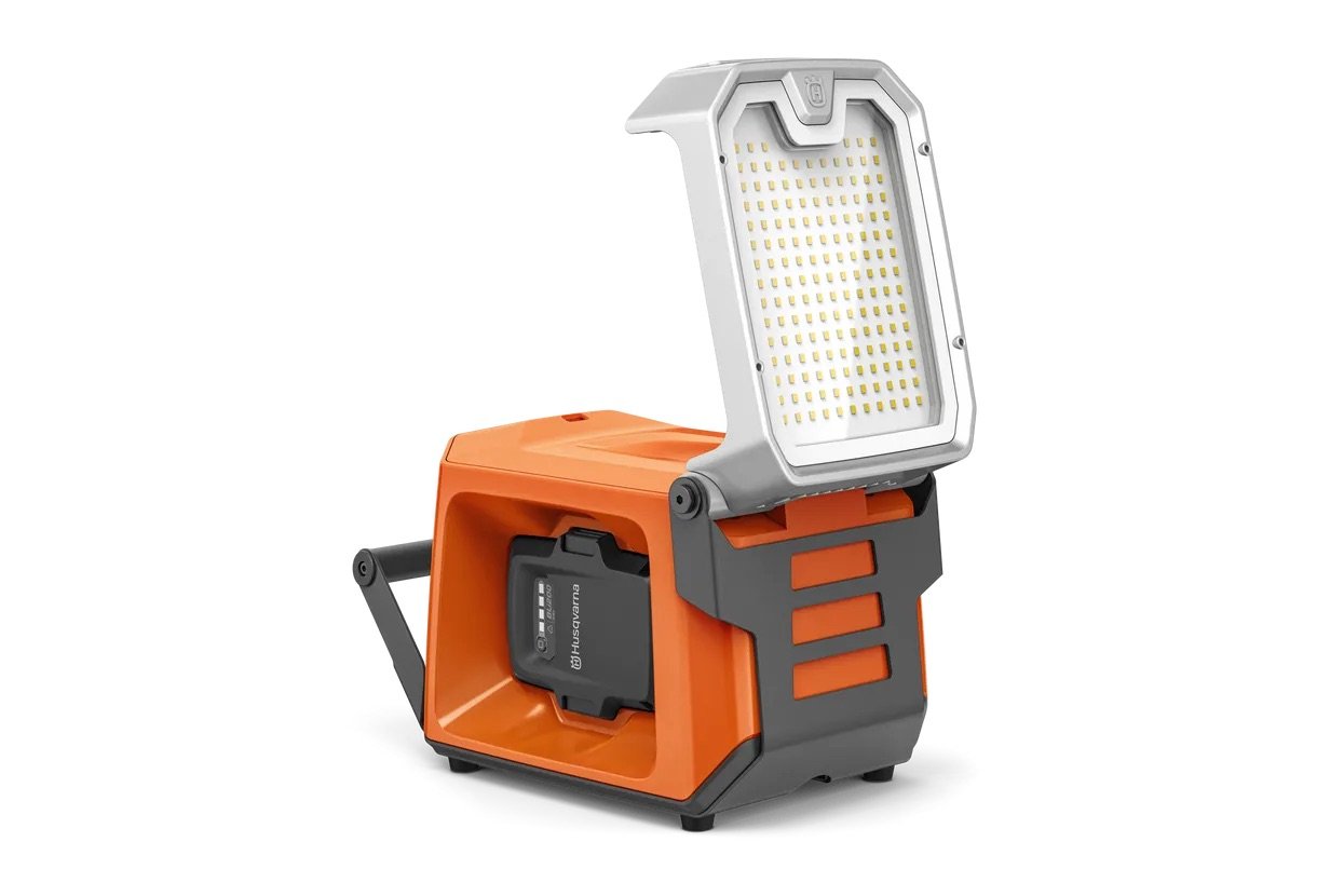 Akumulátorové pracovní světlo HUSQVARNA WL 8i Akumulátorové pracovní světlo HUSQVARNA WL 8i