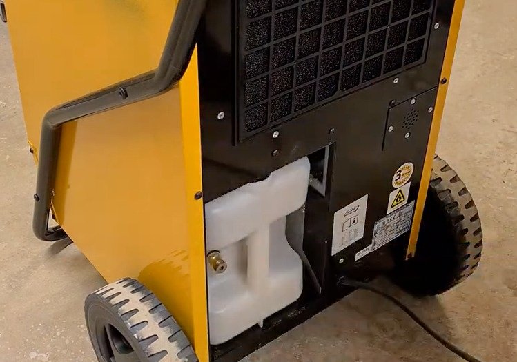 Odvlhčovač vzduchu MASTER DH 44 + sada nožů Victorinox Odvlhčovač vzduchu MASTER DH 44 + sada nožů Victorinox